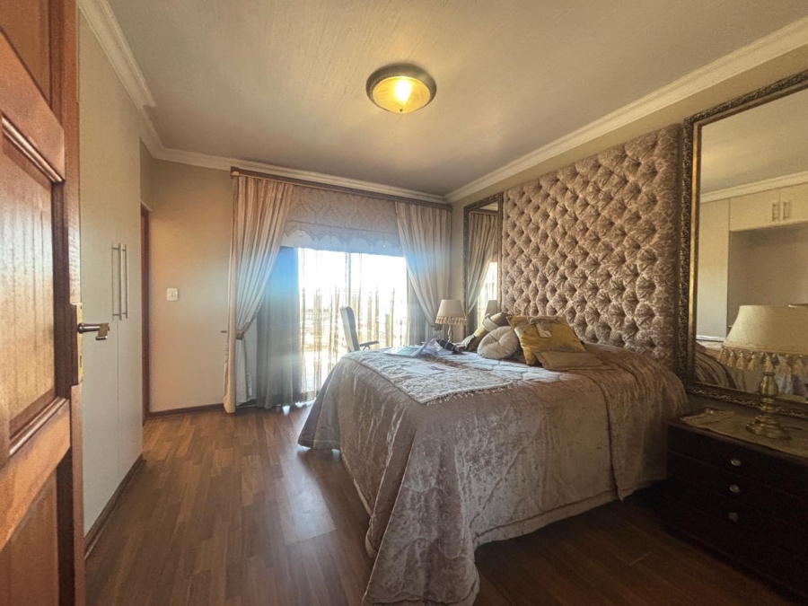 4 Bedroom Property for Sale in Langenhovenpark Free State